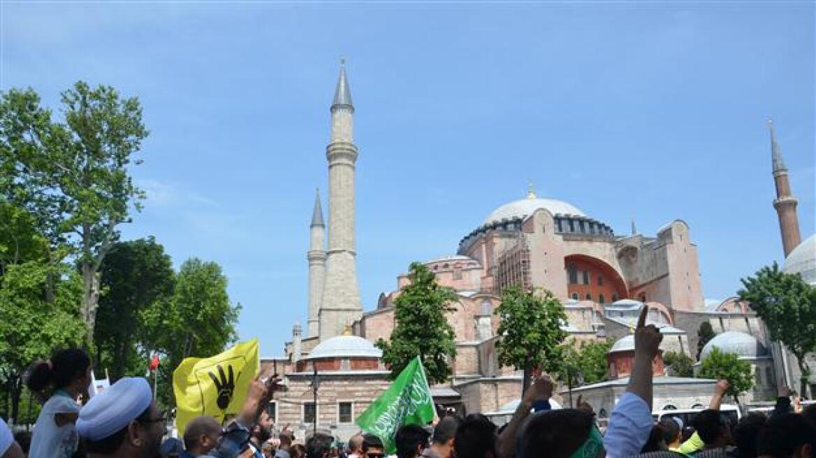 Συλλαλητήριο στην Κωνσταντινούπολη για να γίνει ξανά τζαμί η Αγιά Σοφιά